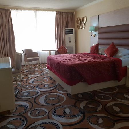 Hotel Nicon Luxury Abudża Zewnętrze zdjęcie