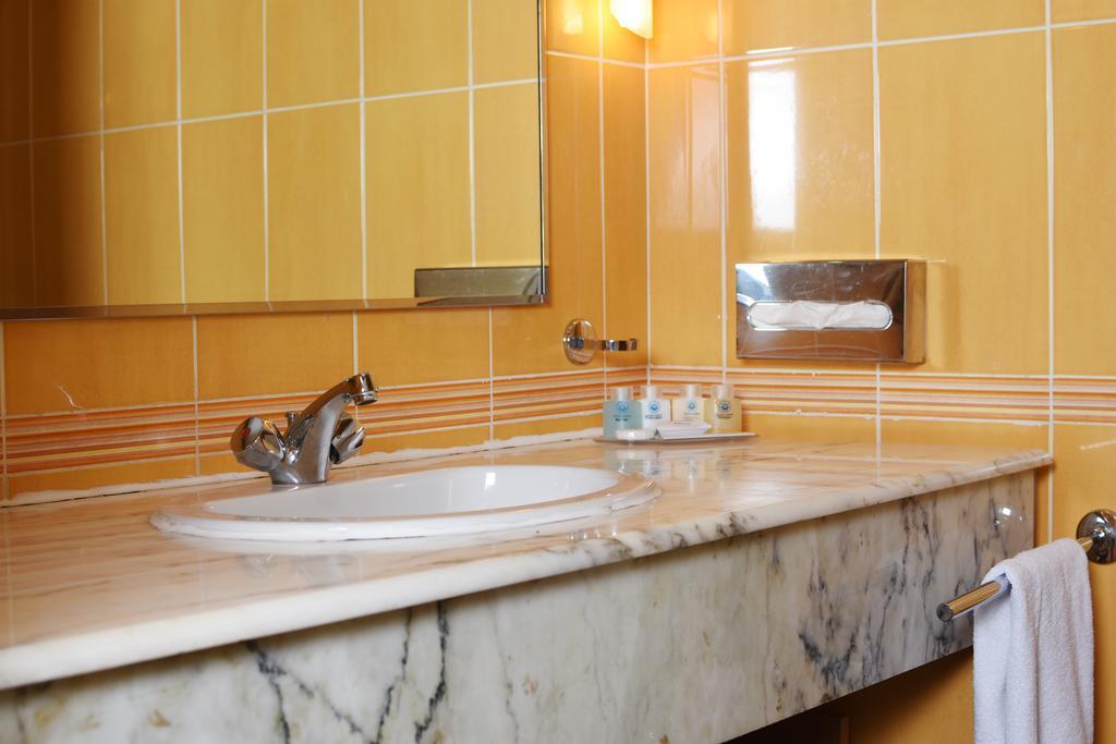 Hotel Nicon Luxury Abudża Zewnętrze zdjęcie