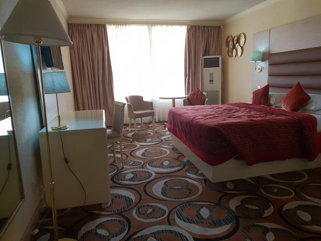 Hotel Nicon Luxury Abudża Zewnętrze zdjęcie