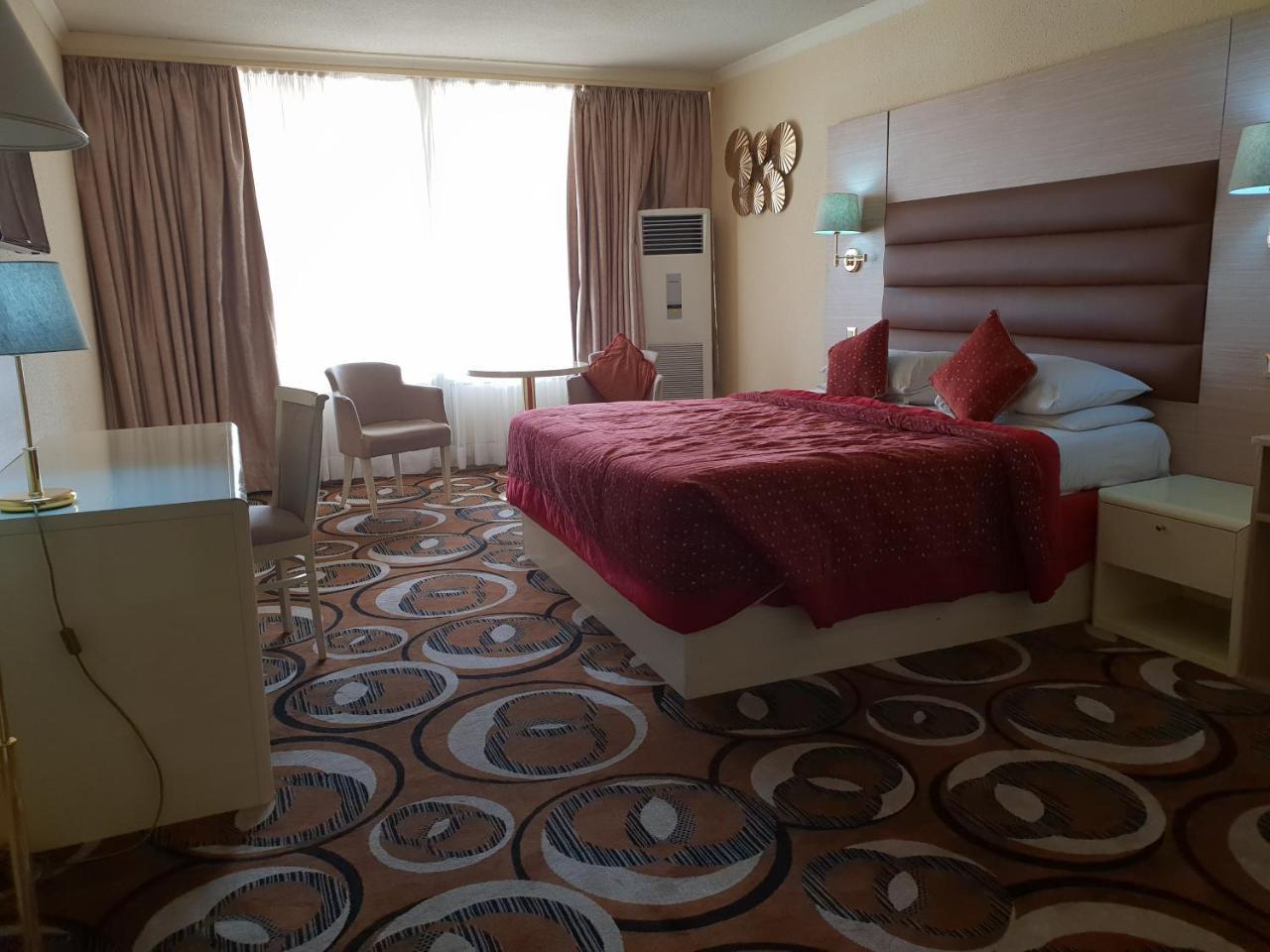 Hotel Nicon Luxury Abudża Zewnętrze zdjęcie